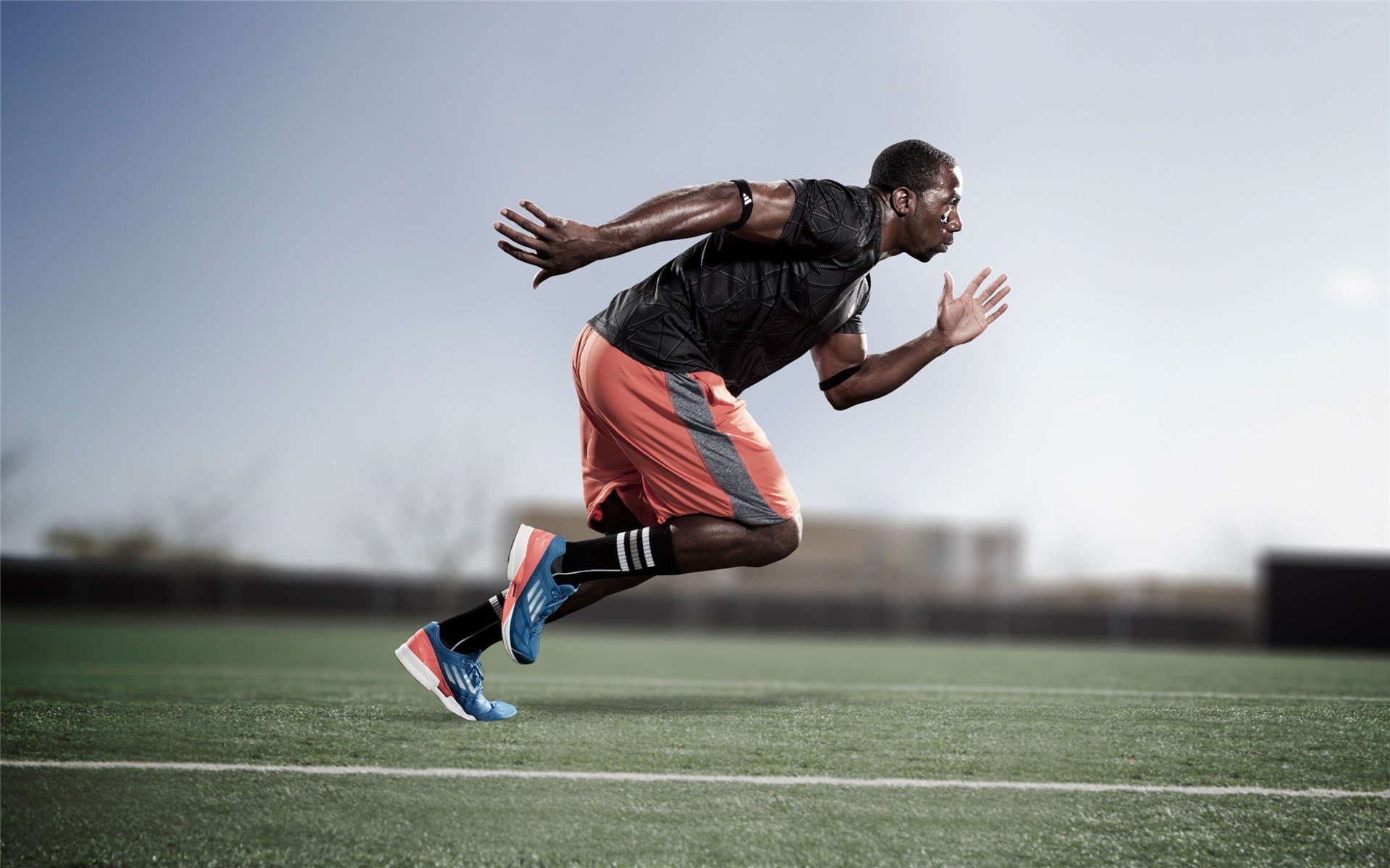 环法新加坡绕圈赛:雨中开骑,意大利冲刺王首战即夺冠